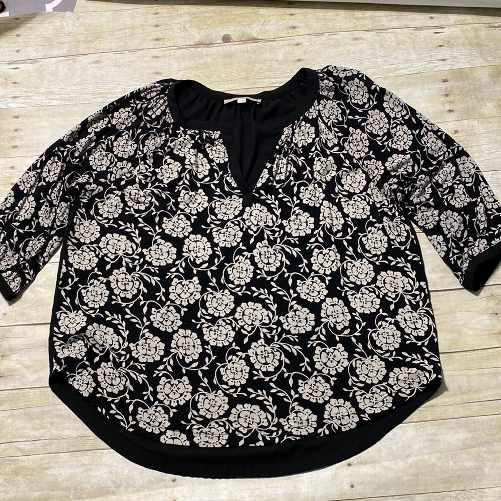 Ann Taylor LOFT black and white print shirt